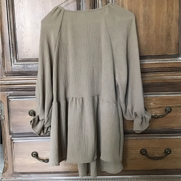 Bohemian chic Ruffle Sleeve V neck Woven Top - Picture 8 of 11